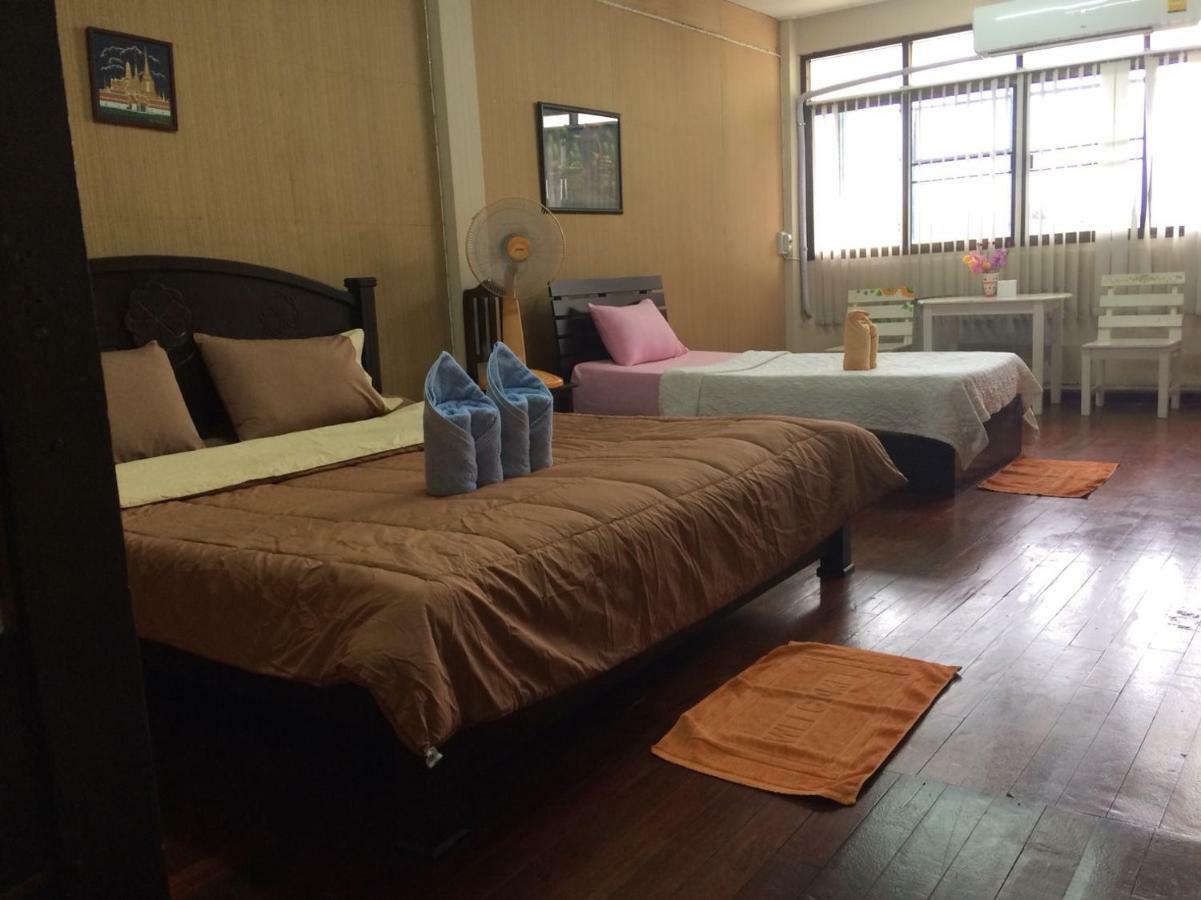 Changphuakgate Guesthouse Chiang Mai Eksteriør bilde